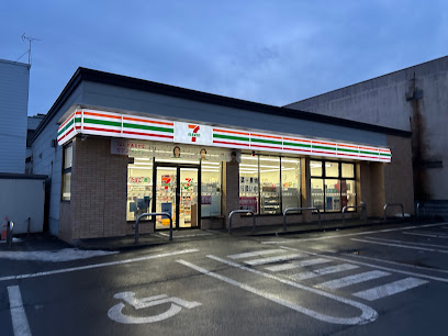 コンビニ　セブンイレブン北1東12丁目店（コンビニ）まで132m