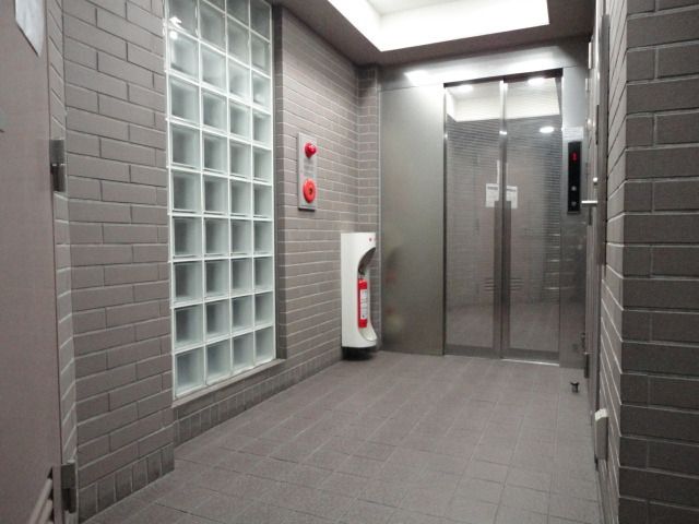 シャルム内神田の外観写真