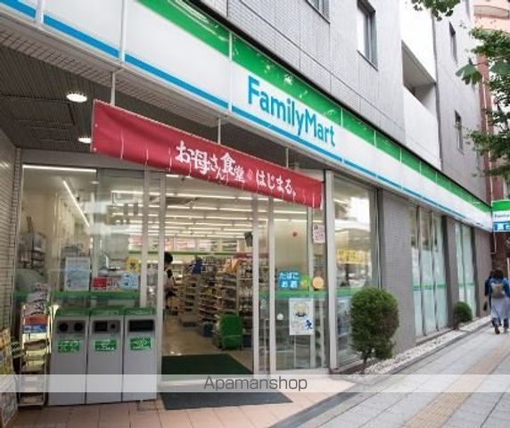 コンビニ　ファミリーマート（コンビニ）まで81m