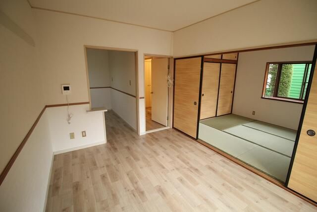 居室・リビング　こちらの居間で趣味の時間をお楽しみください