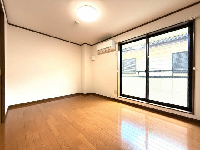 バーディー本町ハイツの居間写真