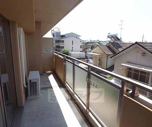 バルコニー　日当た良好なベランダです。