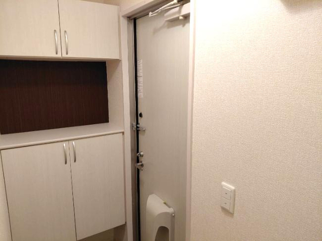 玄関　玄関：シューズボックス