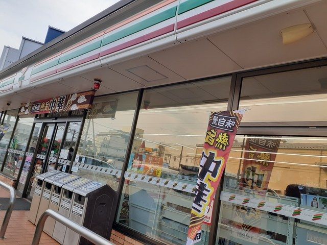 コンビニ　セブンイレブン（コンビニ）まで400m