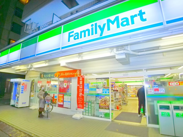 ショッピングセンター　ファミリーマート（ショッピングセンター）まで60m