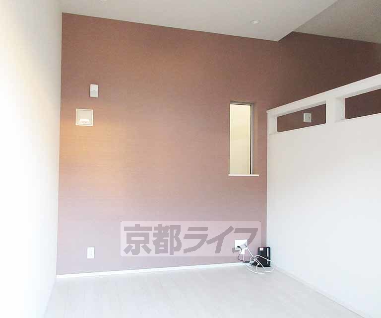 居室・リビング　天井の高いお部屋です。