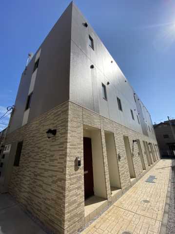 建物外観　サダルスウドの外観