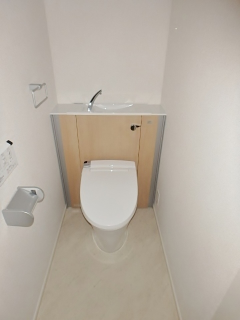 ＪＲ横浜線 橋本駅 徒歩13分 3階建 築9年のトイレ写真