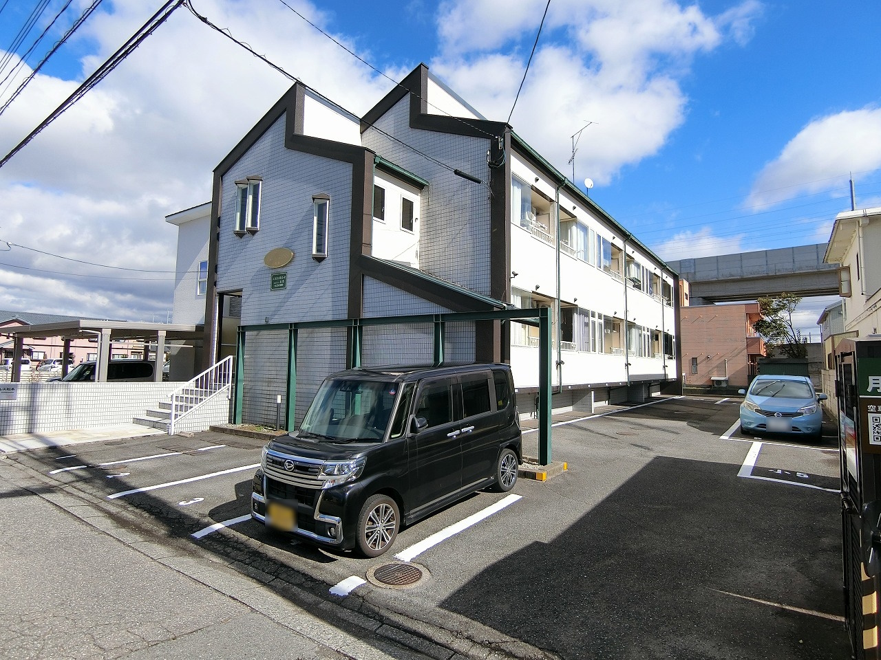 プログレス松本の建物外観