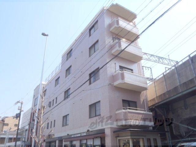 京都市伏見区深草紺屋町のマンションの建物外観