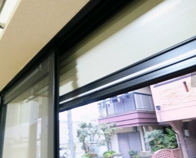 セキュリティ　シャッター付窓