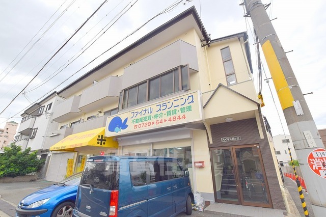 藤井寺市藤ケ丘のマンションの建物外観