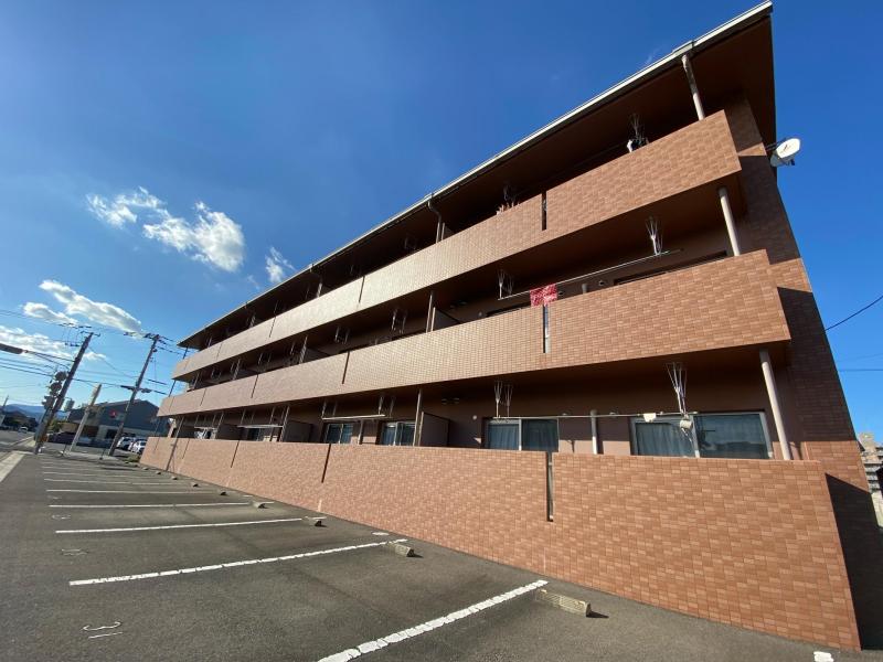 【高松市林町のマンションの建物外観】