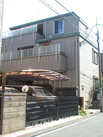 新宿区市谷加賀町のマンションの建物外観