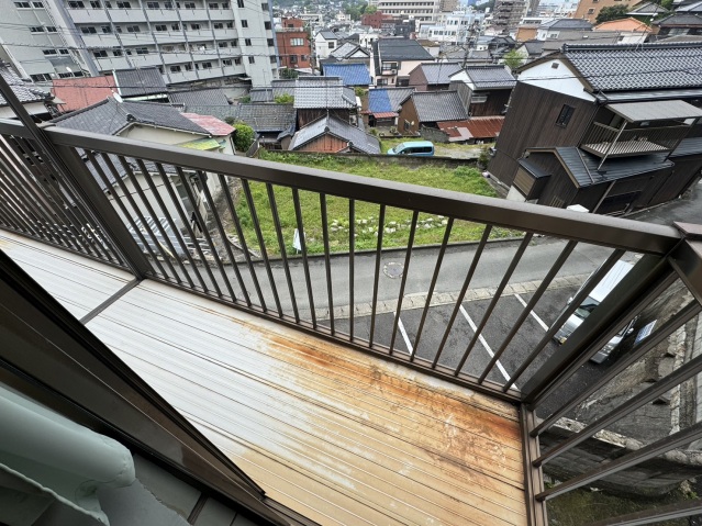 【下関市西大坪町のアパートのバルコニー】