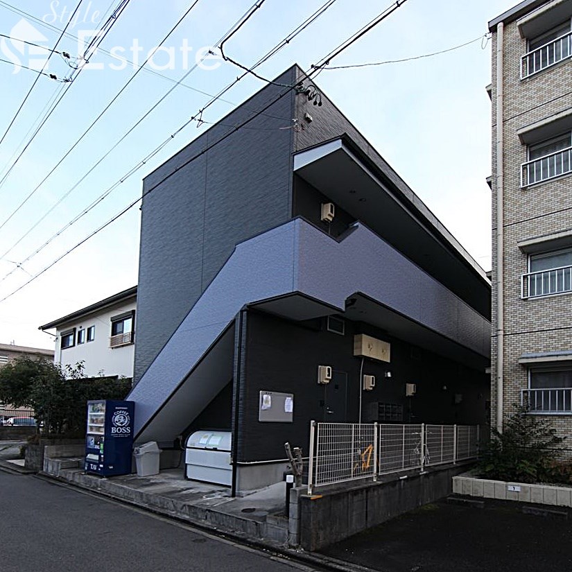 名古屋市守山区新守町のアパートの建物外観