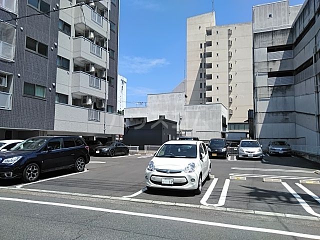 【前橋市千代田町のマンションの駐車場】