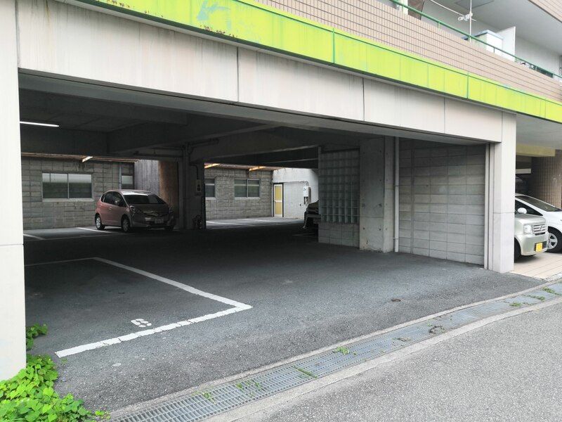 【伊丹市大鹿のマンションの駐車場】