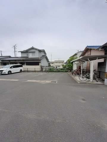 【クリスタルコートの駐車場】