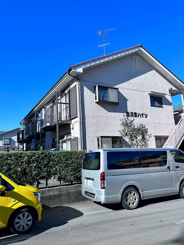 小田原市久野のアパートの建物外観