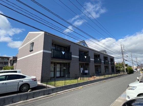 出雲市小山町のアパートの建物外観