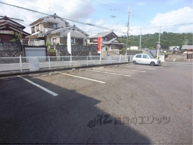 【大津市千町のアパートの駐車場】