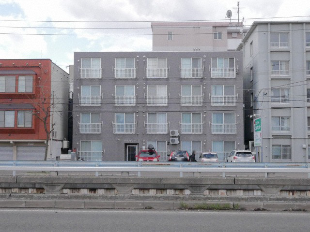 札幌市北区北二十二条西のマンションの建物外観