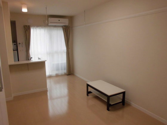 居室・リビング　※別号室のお写真です