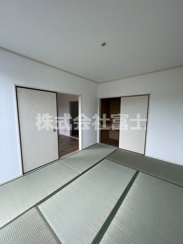 コーポラス山下町の居間写真