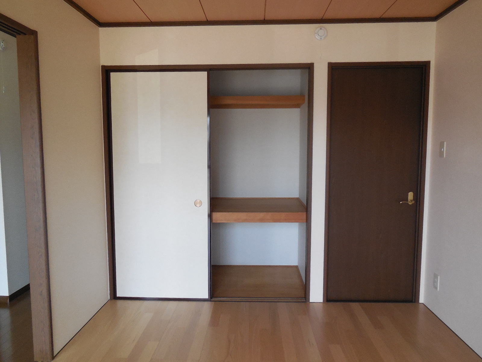 収納　押入れ