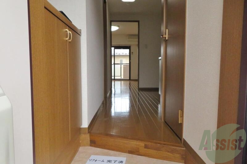 玄関　玄関も幅広く作られていて帰ってすぐ倒れこめますねー。