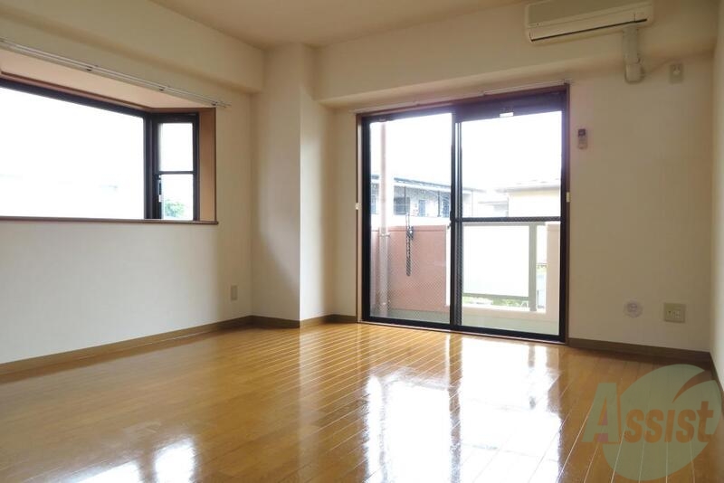 居室・リビング　陽当りの良いお部屋ですねー。ポカポカして気持ちよさそうです。