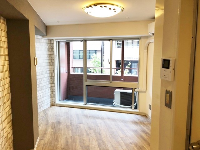 居室・リビング　室内洗濯置場