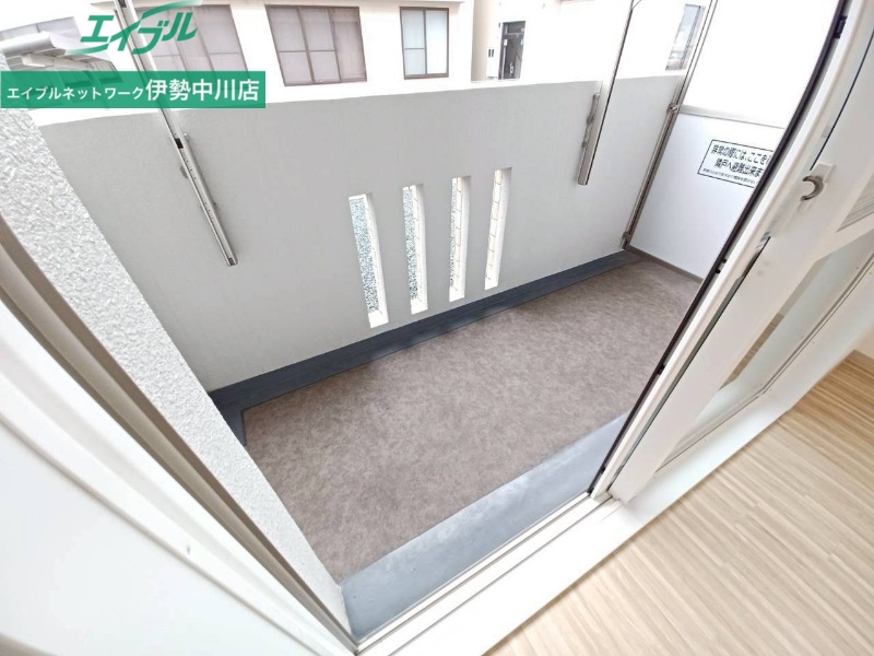 バルコニー　別部屋反転参考写真です
