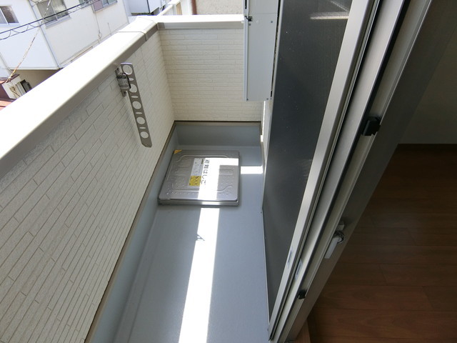 バルコニー　陽当りが良く洗濯物も良く乾きますね