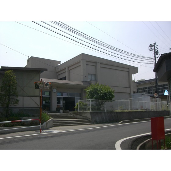 小学校　上田市立豊殿小学校（小学校）まで2158m