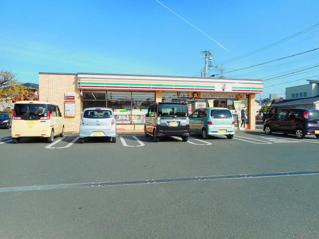 コンビニ　セブンイレブン（コンビニ）まで425m