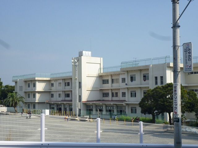 小学校　広見小学校（小学校）まで700m