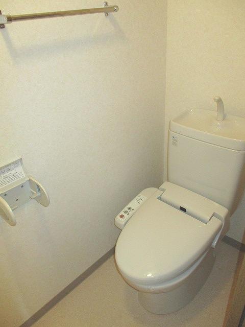 トイレ　温水洗浄便座