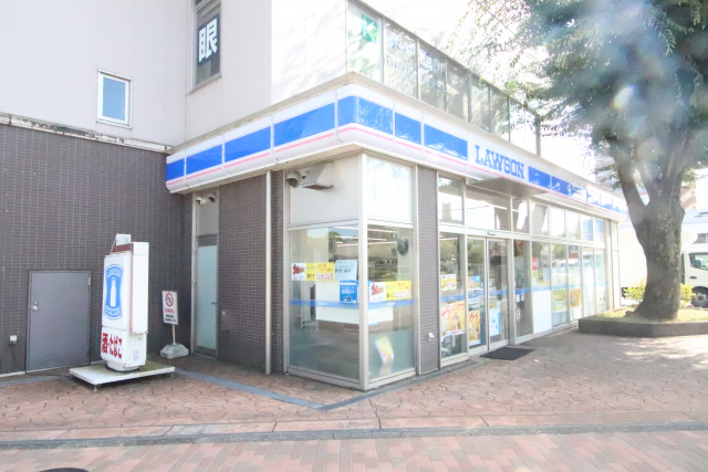 コンビニ　ローソン多摩乞田店（コンビニ）まで350m