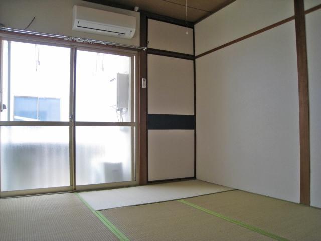 居室・リビング　松山市宮田町　コーポ宮田　和室６帖