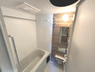 バス・シャワールーム　コンパクトで使いやすいお風呂です