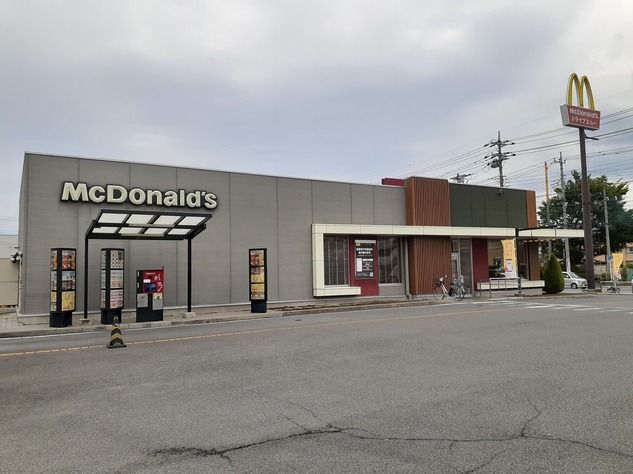 飲食店　マクドナルド 甲府朝気店（飲食店）まで800m