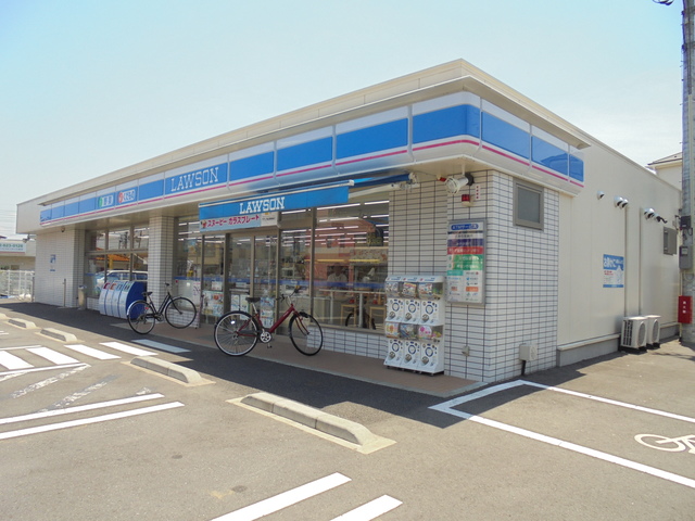 コンビニ　ローソン八王子四谷町交差点前店（コンビニ）まで412m