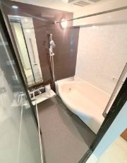 バス・シャワールーム　落ち着いた空間のお風呂です