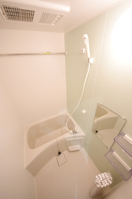 バス・シャワールーム　～今日ははちみつの香りがする入浴剤だな～