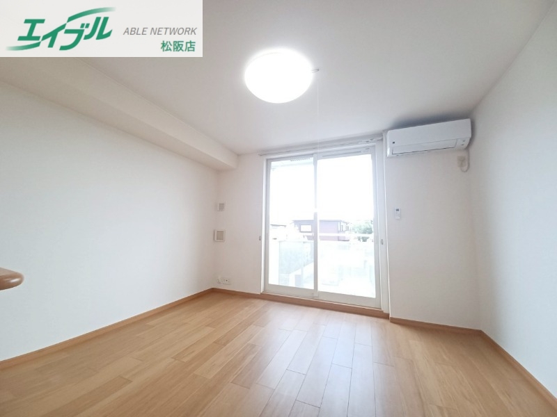 居室・リビング　反転タイプ参考写真