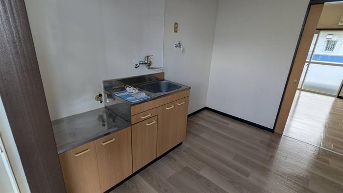 キッチン　落ち着いた色合いのキッチンです