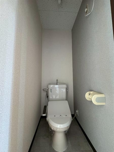 トイレ　温水洗浄便座です♪