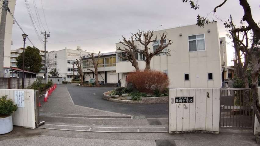 中学校　横浜市立舞岡中学校（中学校）まで520m